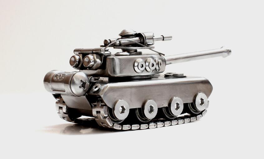装置艺术，坦克模型