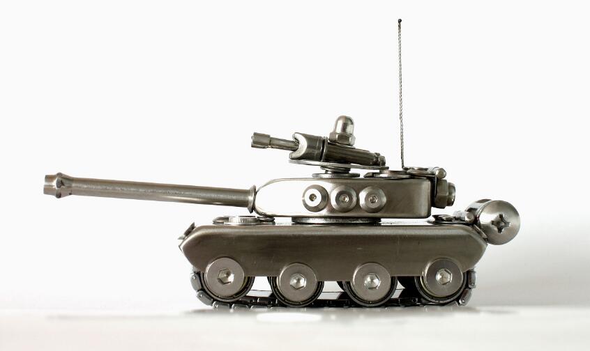 装置艺术坦克模型