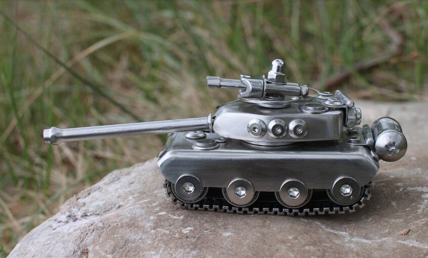 装置艺术坦克模型